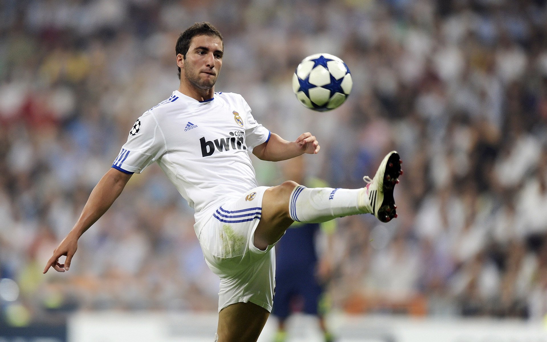 欧冠夜空星光闪耀,明星球员的足球盛宴,欧冠热门球星